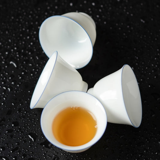 Tasse à thé en céramique blanche classique Gohobi faite à la main avec bord bleu (version standard 60 ml)