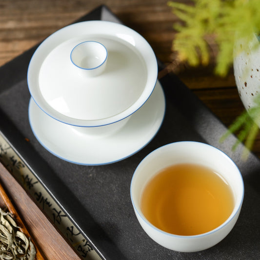 Tasse à thé en céramique blanche classique Gohobi faite à la main avec bord bleu (version Lagrer 130 ml)