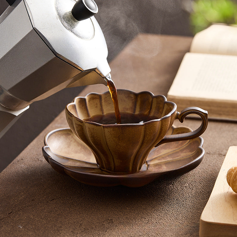 Ensemble de tasse à café et soucoupe en grès fait main en forme de fleur de Gohobi