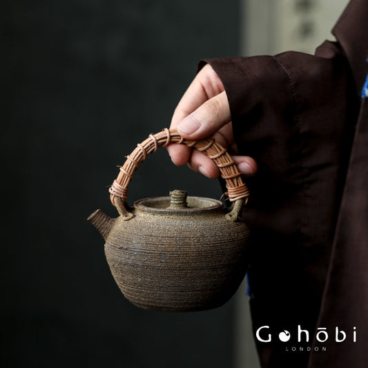 Gohobi Old Rock Mud Charcoal Teapot – Pure Handmade Coarse Pottery Kettle with Bamboo & Copper Beam (600ml)