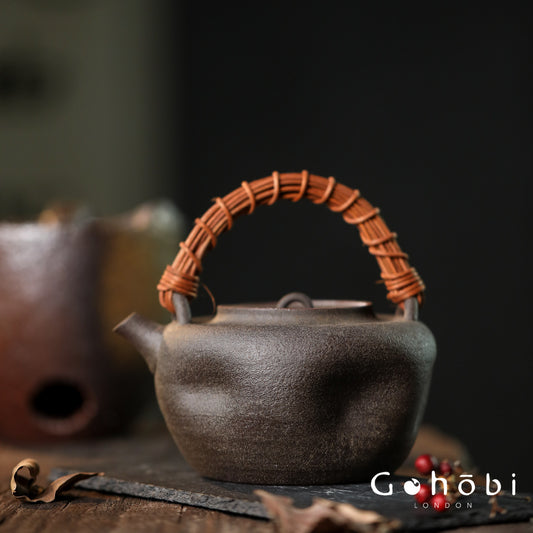 Gohobi Nanbanyaki Fireplace Teapot – Collector’s Wabi-Sabi Beam-Lifted Kettle (800ml)