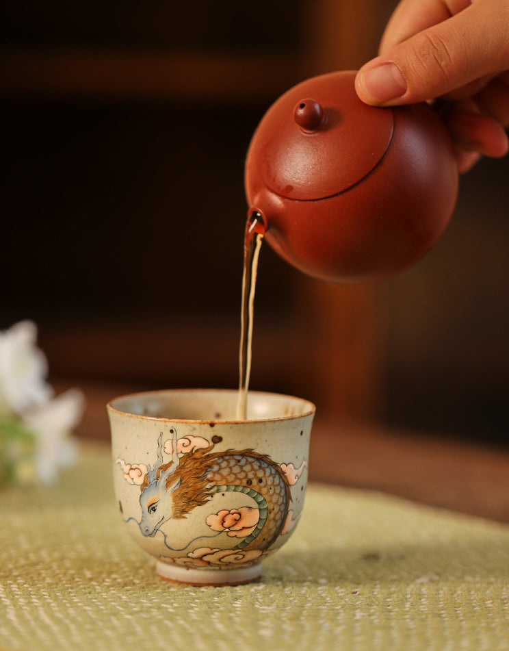 Tasse à thé en céramique peinte à la main Gohobi en forme de dragon bleu
