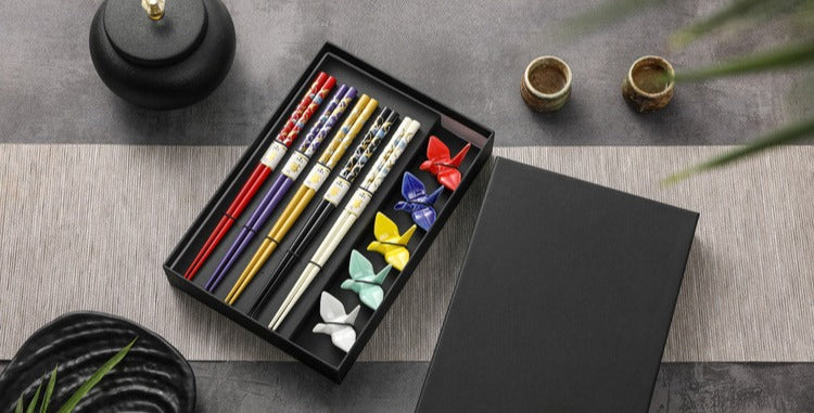 Ensemble de porte-baguettes en forme de lapin en jade à fleurs dorées de style japonais, coffret cadeau pour baguettes haut de gamme pour la fête de la mi-automne, serpillière à baguettes en céramique, sens haut de gamme pour la maison