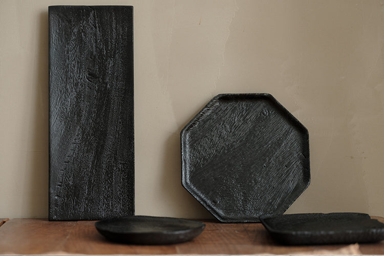 Plateau noir en bois carbonisé de style japonais Gohobi Wabi-Sabi 002