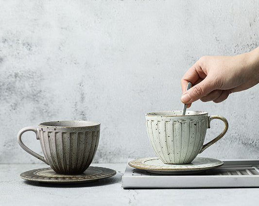Ensemble de tasses à café et soucoupes en grès vintage faites à la main par Gohobi