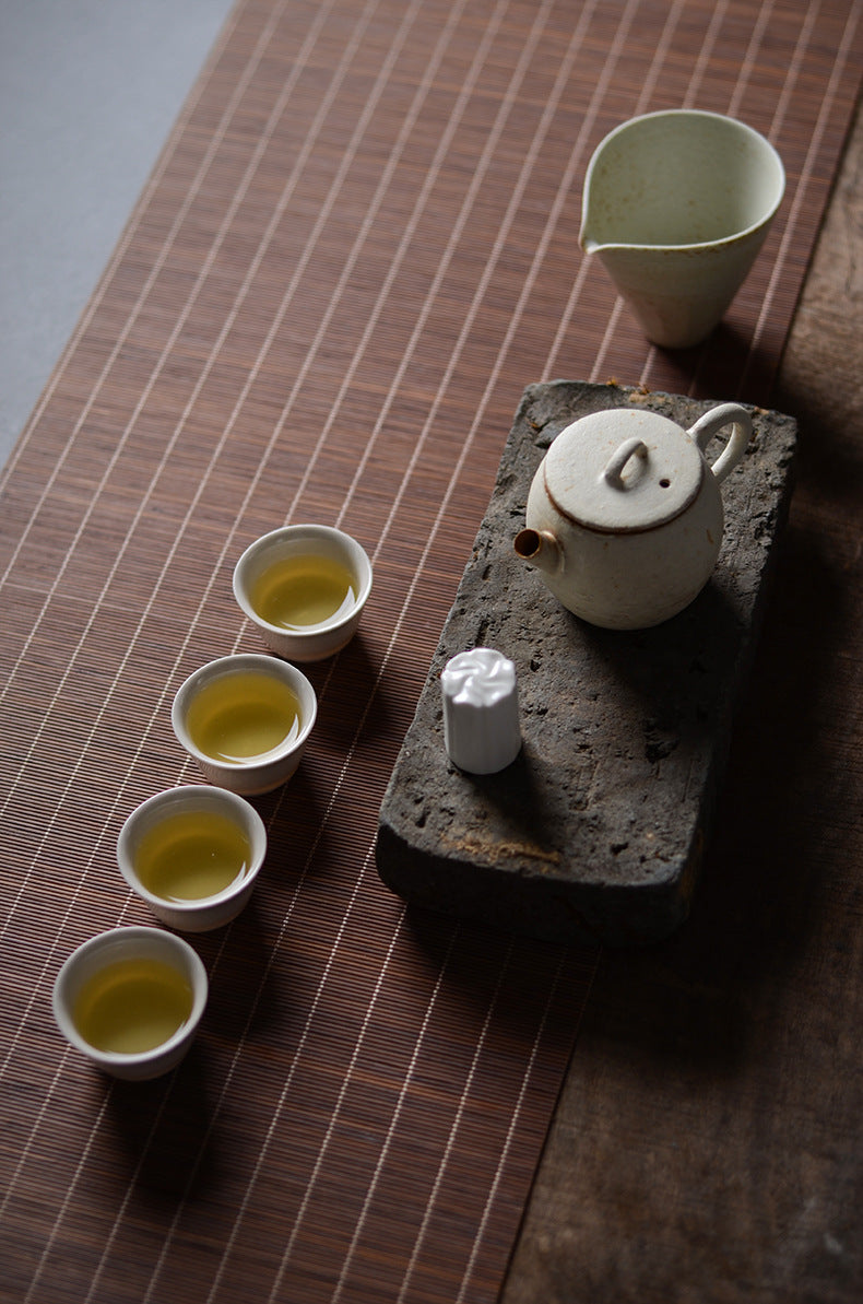 Théières blanches Kohiki pulvérisées faites à la main par Gohobi