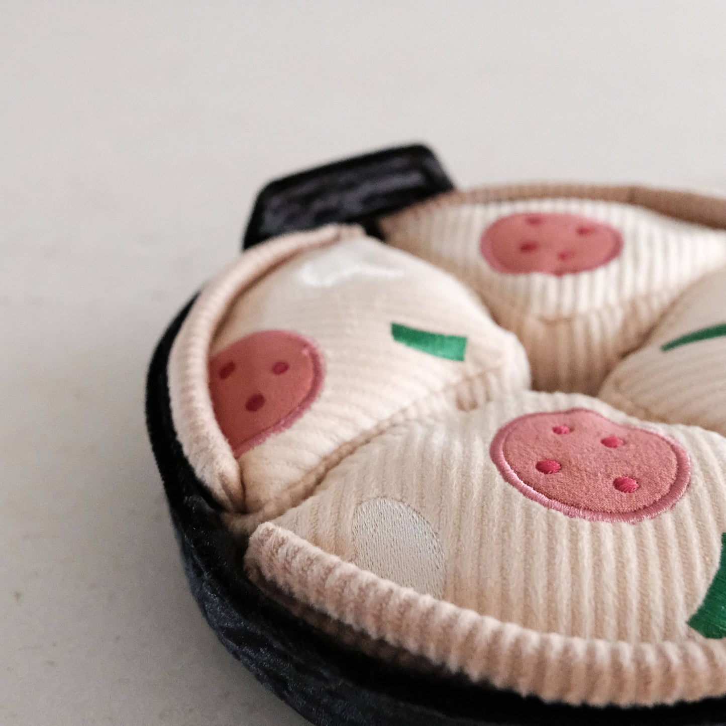 HereThe DEEP DISH PIZZA//Enrichment dog toy