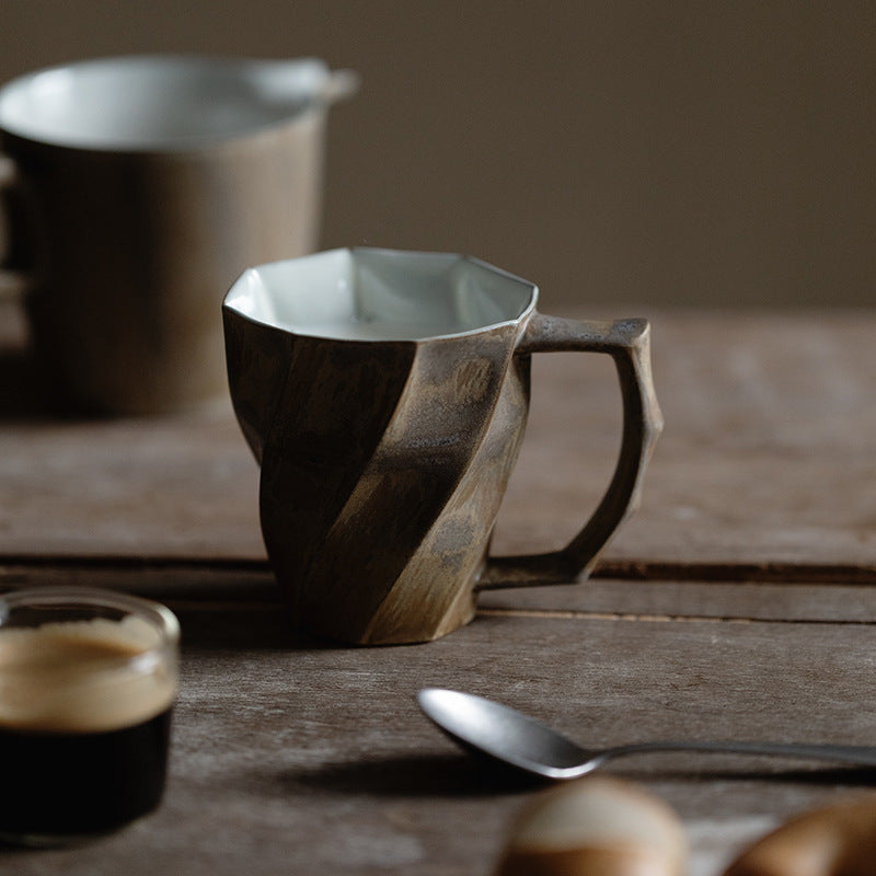 Tasse en grès faite à la main Gohobi pour tous les jours