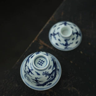 Gaiwan en porcelaine peinte à la main en forme de dragon bleu et blanc cuit au feu de bois de Gohobi