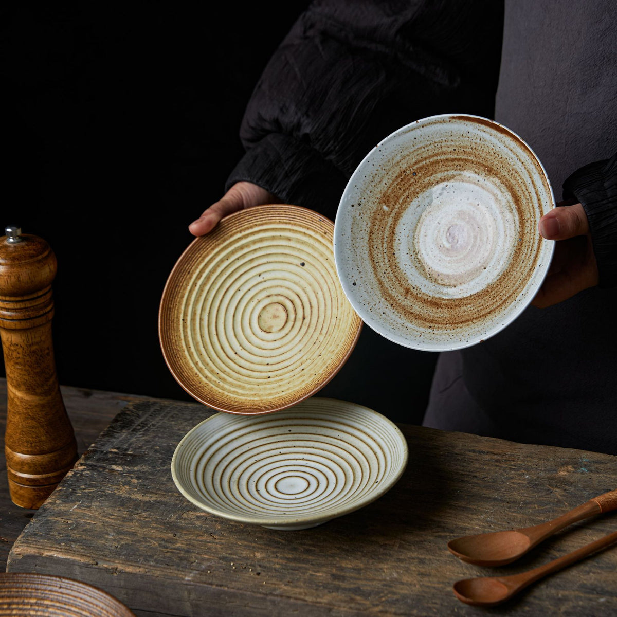 Assiette à pâtes en grès de style japonais faite à la main Gohobi
