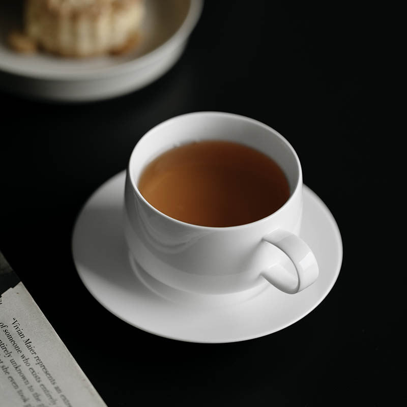 Tasse à café en argile blanche et jade en céramique élégante faite à la main par Gohobi