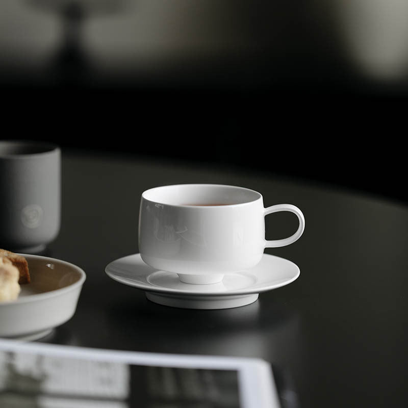 Tasse à café en argile blanche et jade en céramique élégante faite à la main par Gohobi