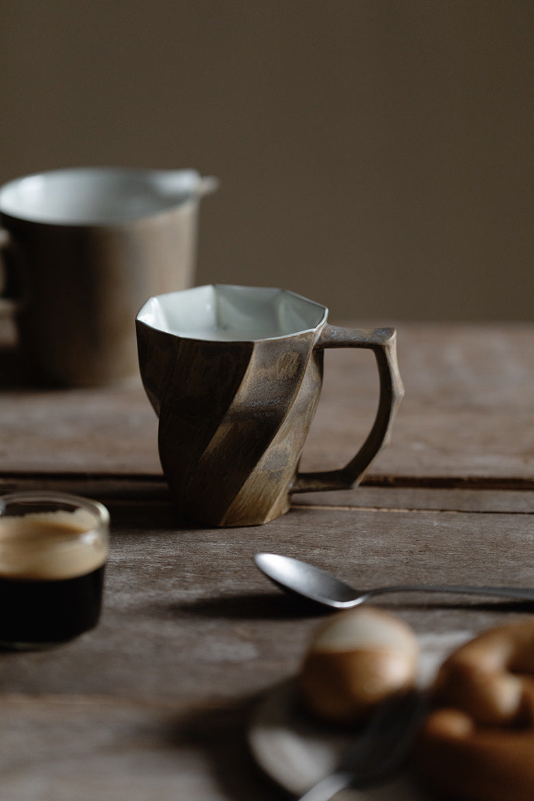 Tasse en grès faite à la main Gohobi pour tous les jours