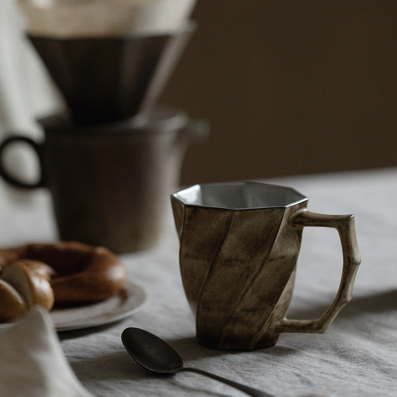Tasse en grès faite à la main Gohobi pour tous les jours
