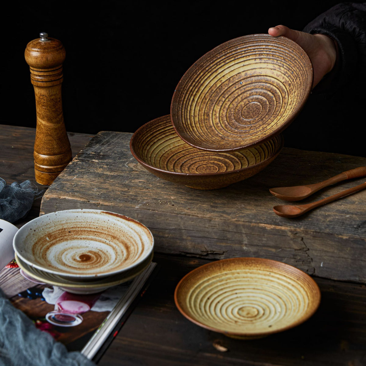 Assiette à pâtes en grès de style japonais faite à la main Gohobi