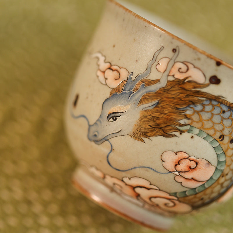 Tasse à thé en céramique peinte à la main Gohobi en forme de dragon bleu