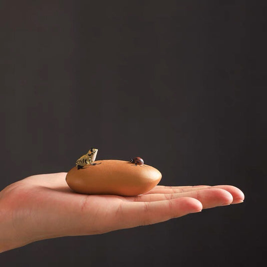Gohobi Handmade ceramic YiXing clay mango and Frog Tea ornaments Tea pets Chinese Gongfu tea Japanese Chado unique ornaments