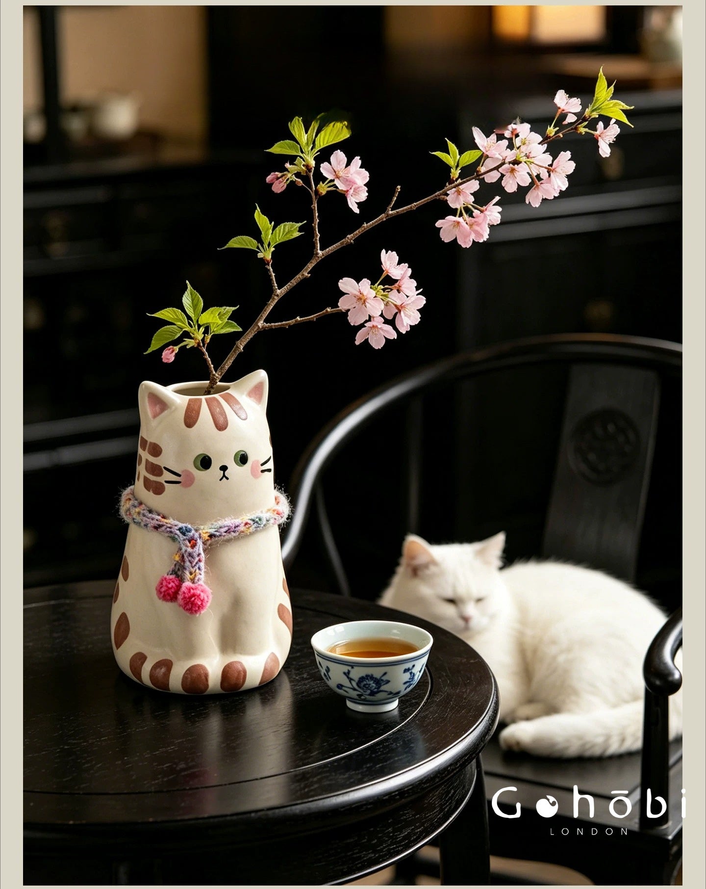 Gohobi Cute Cat Ceramic Vase – Handmade Jingdezhen Ikebana Flower Vase