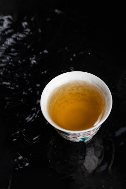 [清本源 x Gohobi Gallery] Inner-Molded Double Dragon Motif · Blue-and-White Doucai with Gilding · “Golden Branch & Jade Leaf” Bell-Shaped Cup