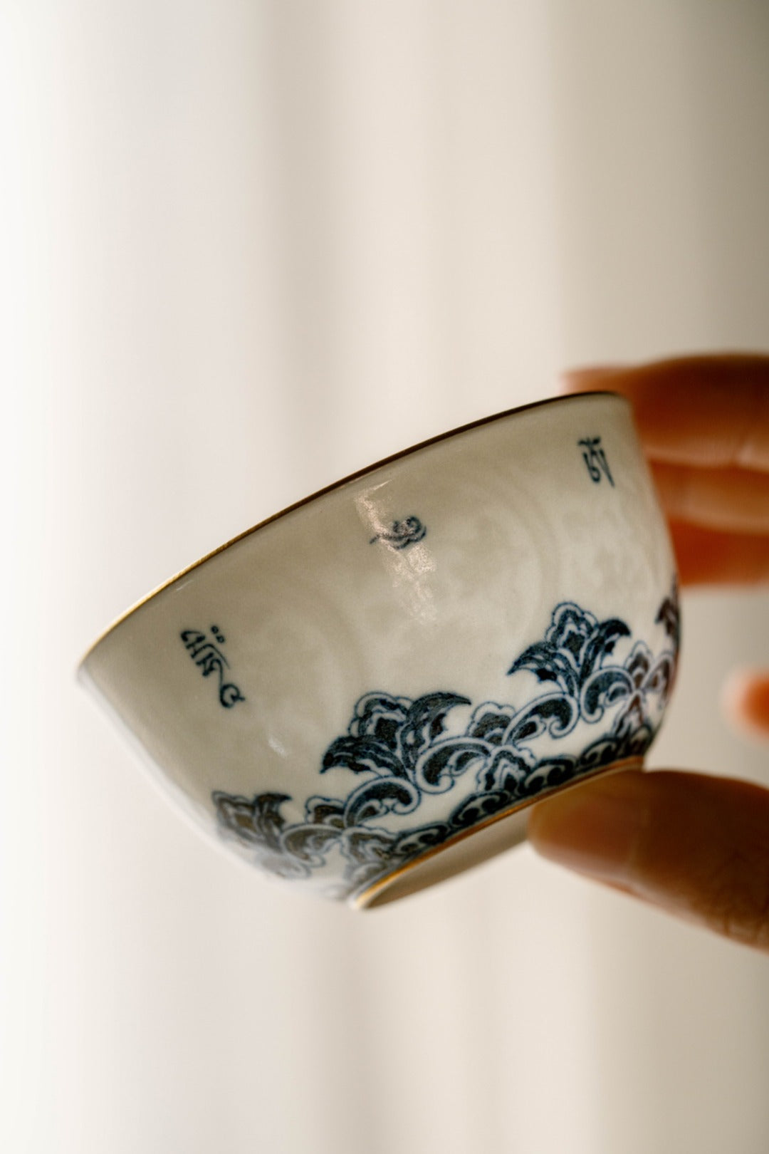 [清本源 x Gohobi Gallery] Blue & White Cup with Inner-Impressed Moonlight Pattern – Manjushri Wisdom Mantra Design (80ml)