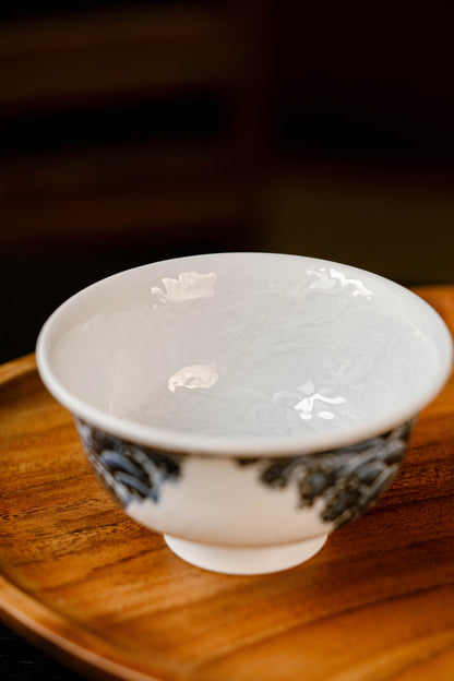 [清本源 x Gohobi Gallery] Blue & White Large Press-Hand Cup with Inner-Impressed Sea & Dragon Motif – Carved Cliff and Wave Design (120ml)