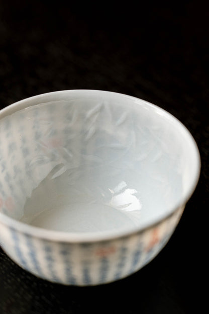 [清本源 x Gohobi Gallery] Blue & White Chicken Cup with Inner-Impressed Willow Leaf Motif – Heart Sutra Design (80ml)