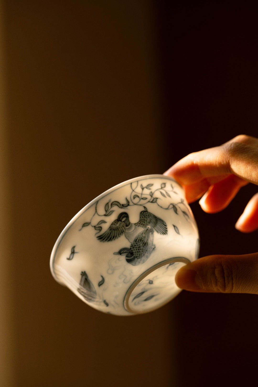 [清本源 x Gohobi Gallery] Blue & White Chicken Cup with Inner-Impressed Willow Leaf Motif – “Ducks at Play by the Willow Pond” Design (80ml)