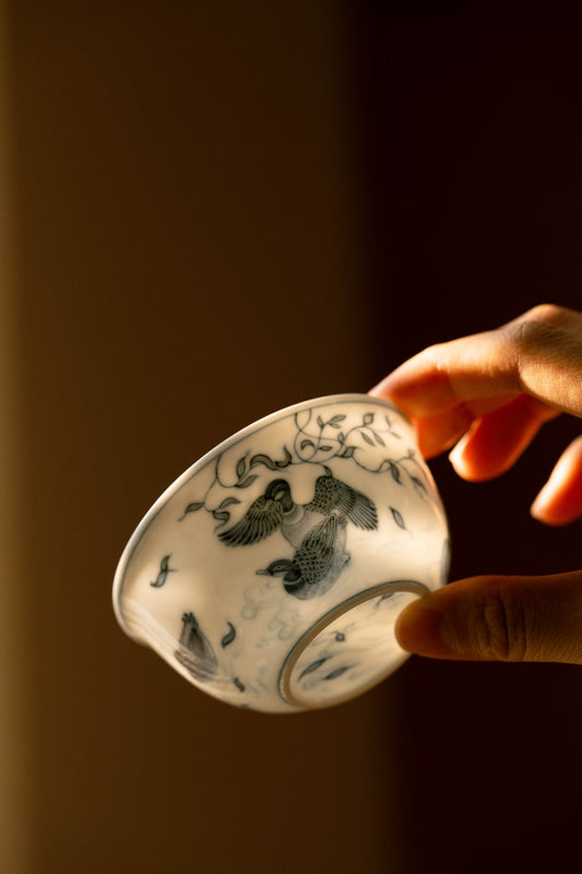 [清本源 x Gohobi Gallery] Blue & White Chicken Cup with Inner-Impressed Willow Leaf Motif – “Ducks at Play by the Willow Pond” Design (80ml)