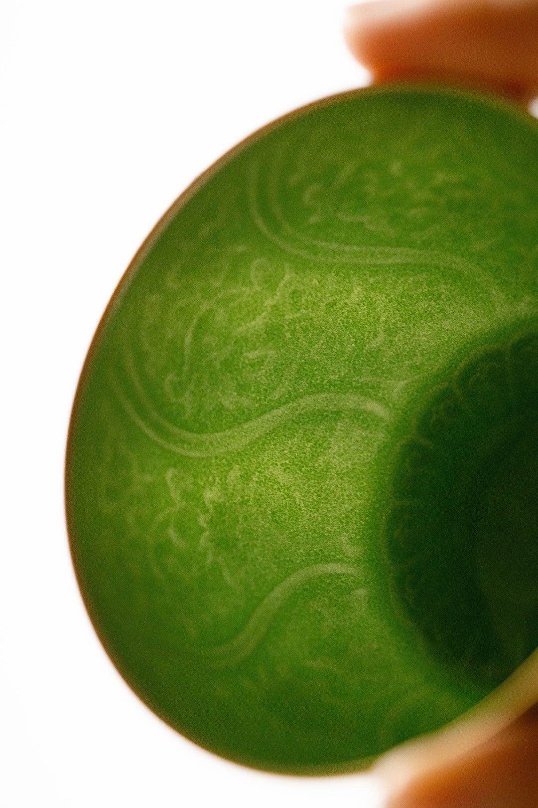 [清本源 x Gohobi Gallery] Melon-Green Glazed Cup with Inner-Impressed Moonlight Pattern