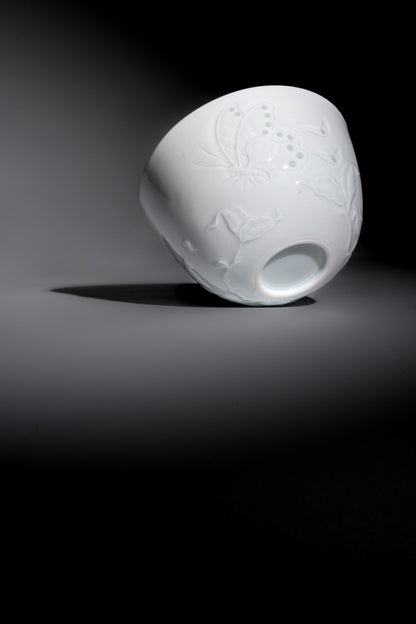 [清本源 x Gohobi Gallery] Thin-Body Sweet White Five Peach Butterfly Linglong Cup – Reclining Foot Form (80ml)