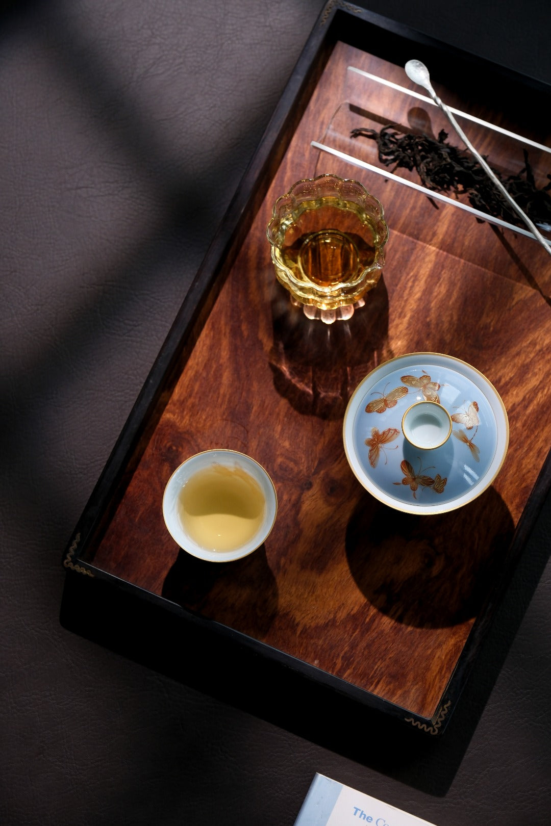 [清本源 x Gohobi Gallery] Thin-Body Blue Glazed Gaiwan with Alun-Red Butterfly Painting – Ice-Plum Inner Window Design (130ml)