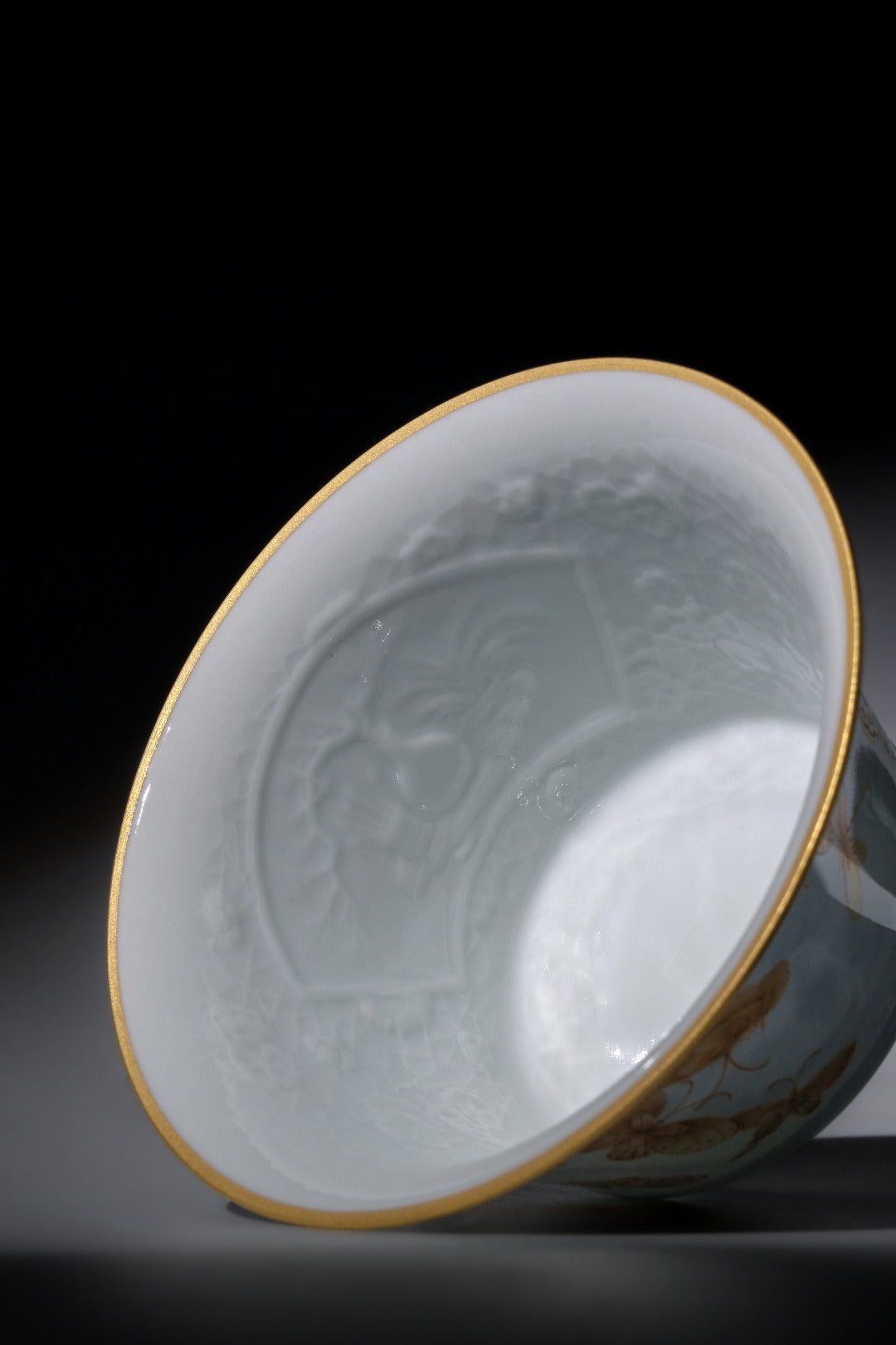 [清本源 x Gohobi Gallery] Thin-Body Blue Glazed Gaiwan with Alun-Red Butterfly Painting – Ice-Plum Inner Window Design (130ml)