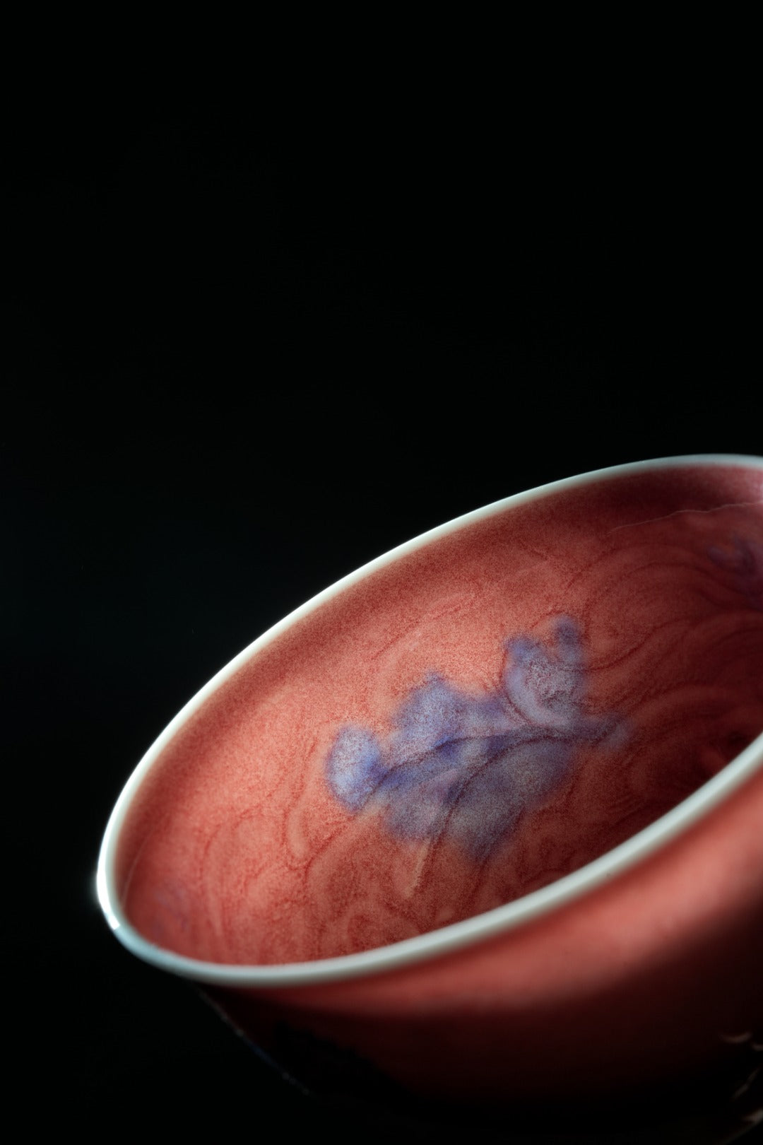[清本源 x Gohobi Gallery] Thin-Body Red Glazed Blue-and-White Three Fish Cup with Inner Sea Imprint (65ml)