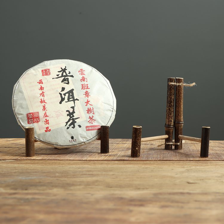 Gohobi Bamboo Pu'er Tea Cake Display Stand – Triangular Easel Shelf for Tea Ceremony Display