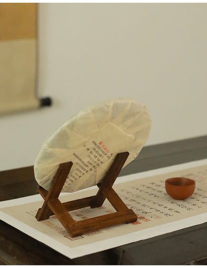 Gohobi Bamboo Pu'er Tea Cake Display Stand – Triangular Easel Shelf for Tea Ceremony Display