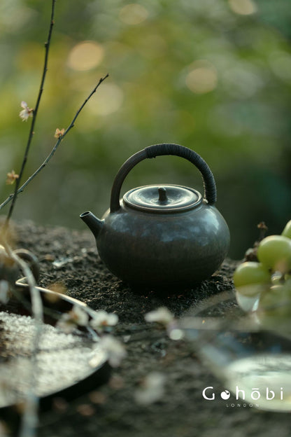 Gohobi Handmade Rattan Beam Teapot – Artisan Pottery Brewing Kettle (400ml, 2 Colours)