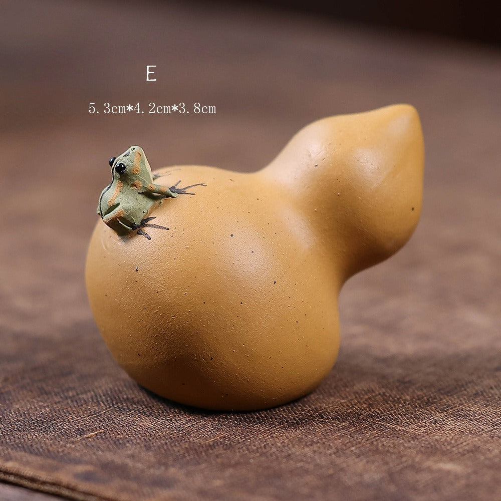 Gohobi Yixing Purple Clay Gourd Frog Tea Pet – Handmade Water-Spraying Ornament