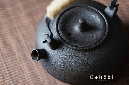 Gohobi Ceramic Tea Kettle – Handmade Household Pottery Teapot (900ml)