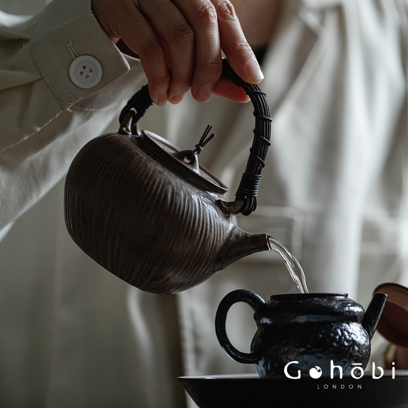 Gohobi Japanese Pottery Rattan-Woven Teapot – Handmade Open Flame Kettle (500ml, 2 Colours)