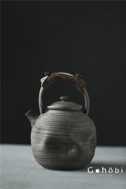 Gohobi Nanbanyaki Style Fireplace-Boiled Teapot – Handmade Wabi-Sabi Dual-Purpose Kettle (900ml)
