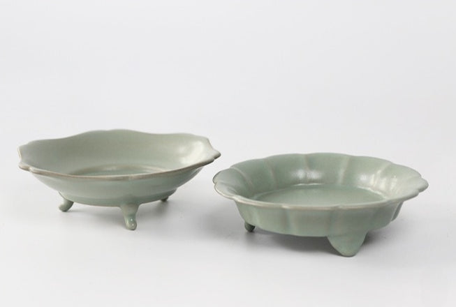 Gohobi Ru Kiln Three-Legged Ikebana Planter – Ice Crackle Celadon Ceramic Narcissus Bowl