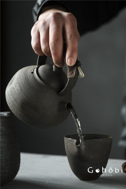 Gohobi Nanbanyaki Style Fireplace-Boiled Teapot – Handmade Wabi-Sabi Dual-Purpose Kettle (900ml)