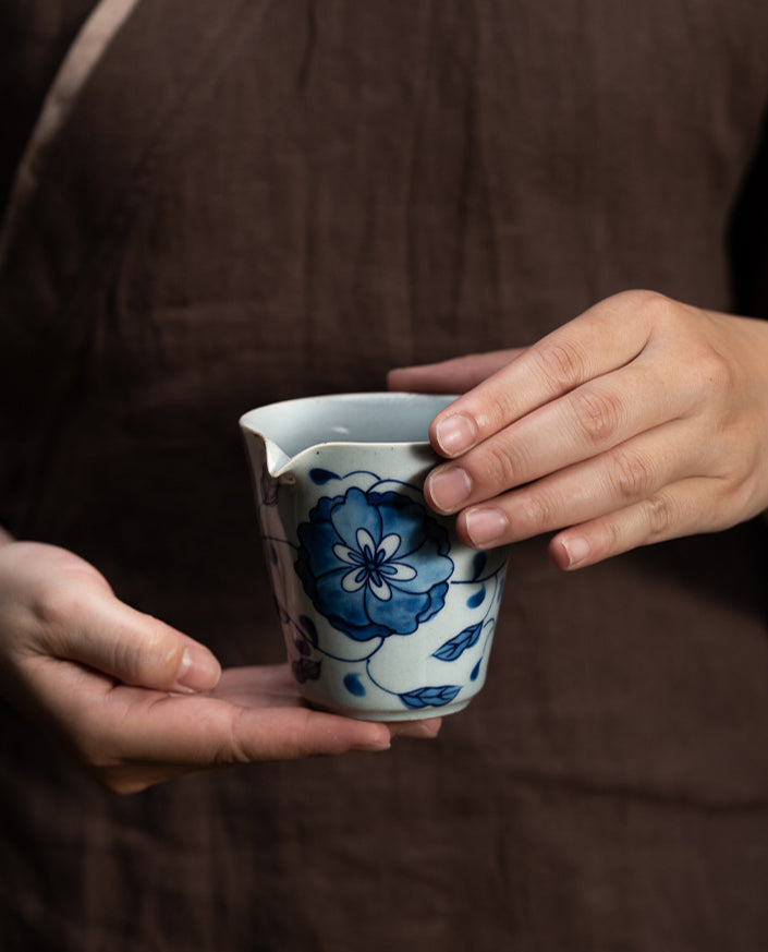 Gohobi Blue and White Twining Lotus Fair Cup