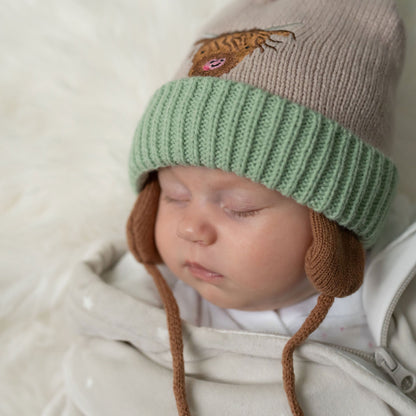 HereThe Highland Cow Wooly Hat and Mittens