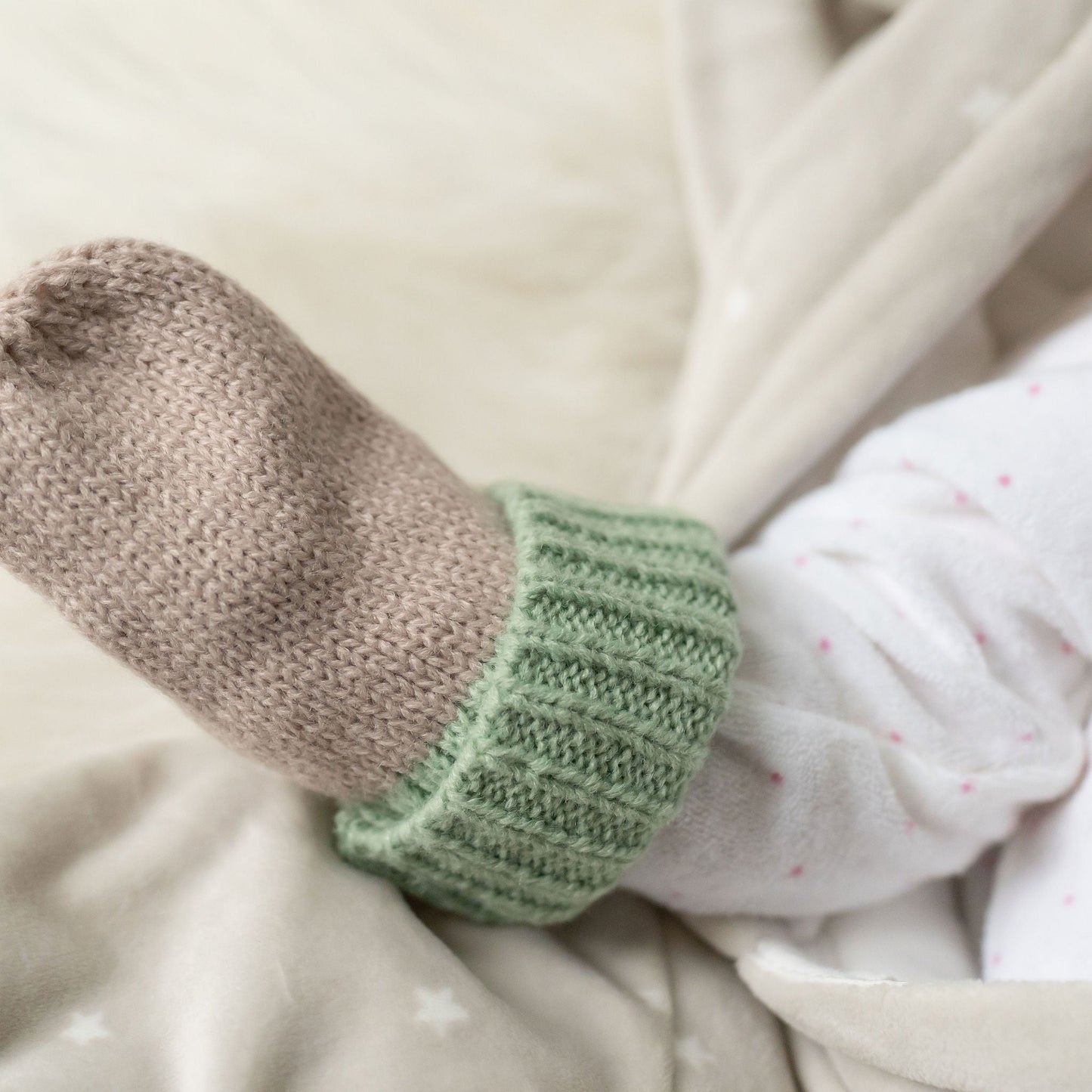 HereThe Highland Cow Wooly Hat and Mittens