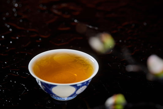 [清本源 x Gohobi Gallery] Gohobi Blossoms : tasse à thé florale bleue et blanche