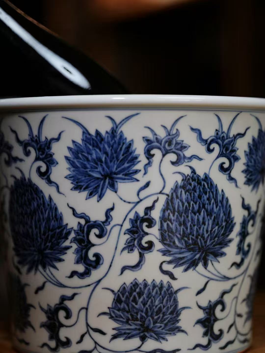 [蔓生敘古x Chingshui Tang] Wood-Fired Kiln Blue and White Lotus & Chrysanthemum Pattern Porcelain Ice Bucket