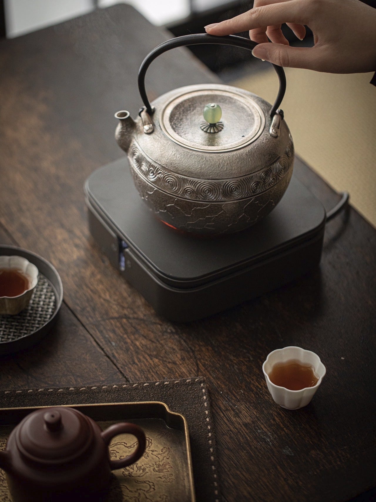 [蔓生敘古x Chingshui Tang] Conch Pattern Silver Teapot – Handcrafted Spiral-Ribbed 9999 Fine Silver Gongfu Teaware