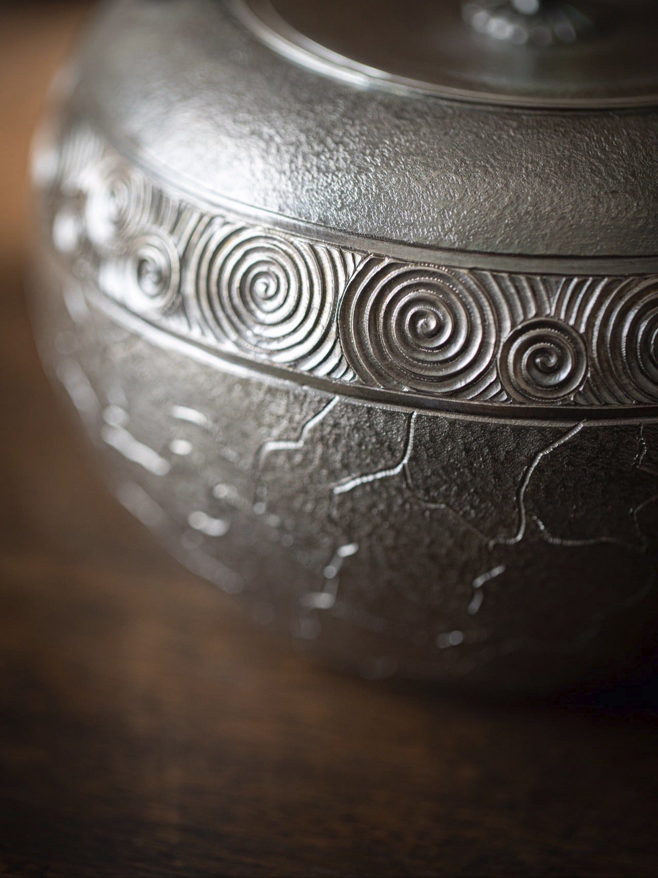 [蔓生敘古x Chingshui Tang] Conch Pattern Silver Teapot – Handcrafted Spiral-Ribbed 9999 Fine Silver Gongfu Teaware