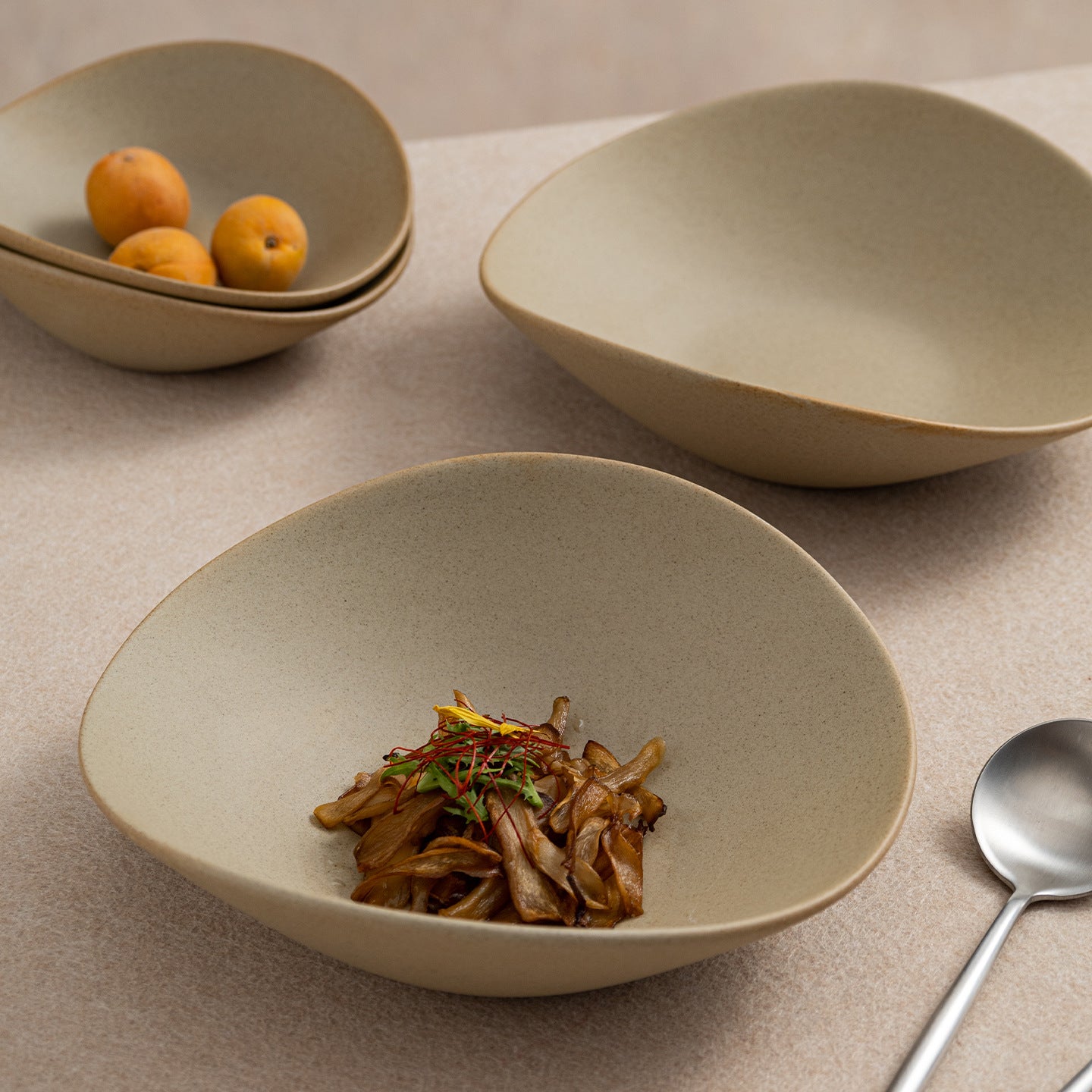 Gohobi Japanese Ceramic Irregular Salad Bowl